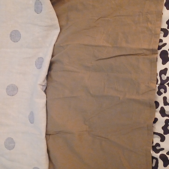 Bodin  Dress below the knees. Brown with black dots throughout the dress. - Picture 5 of 9